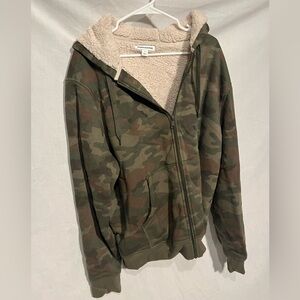 Men’s camo fleece lined zip up hoodie